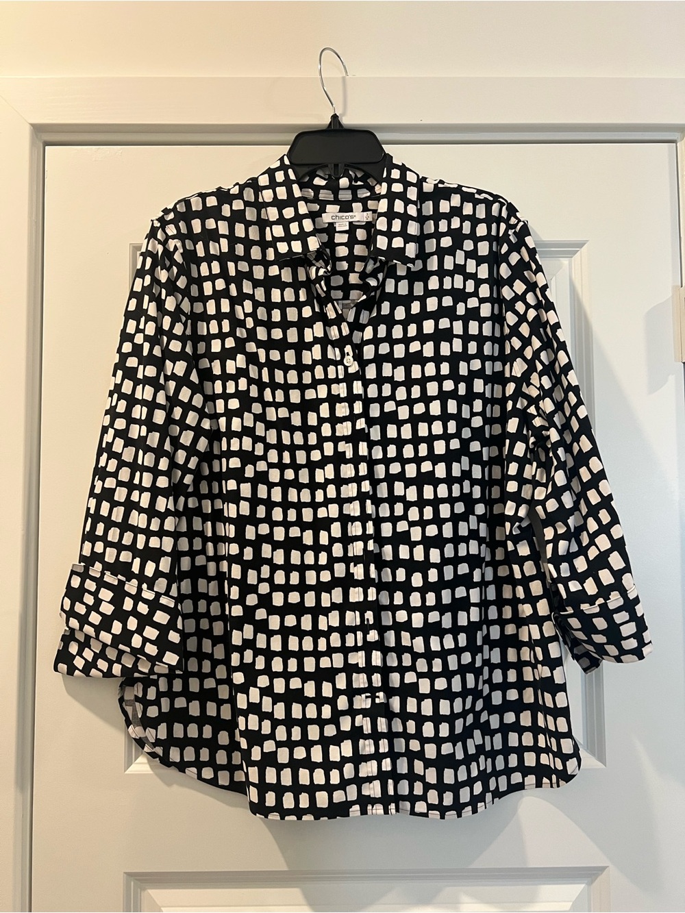 Chico's Black & White Geometric Pattern Button-Front Top Size 3 / Large